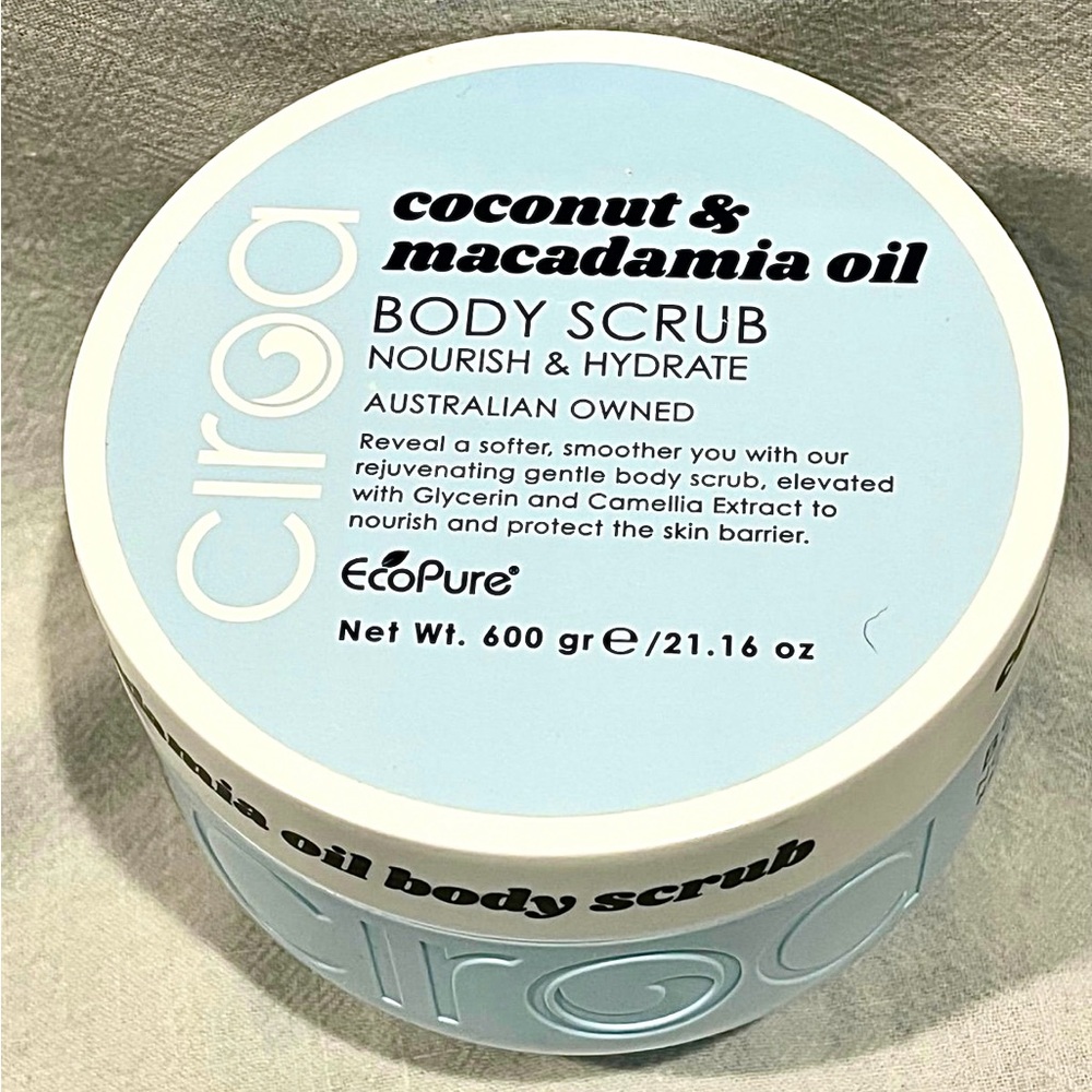 CIROA Coconut & Macadamia Oil Body Scrub 21.2 oz